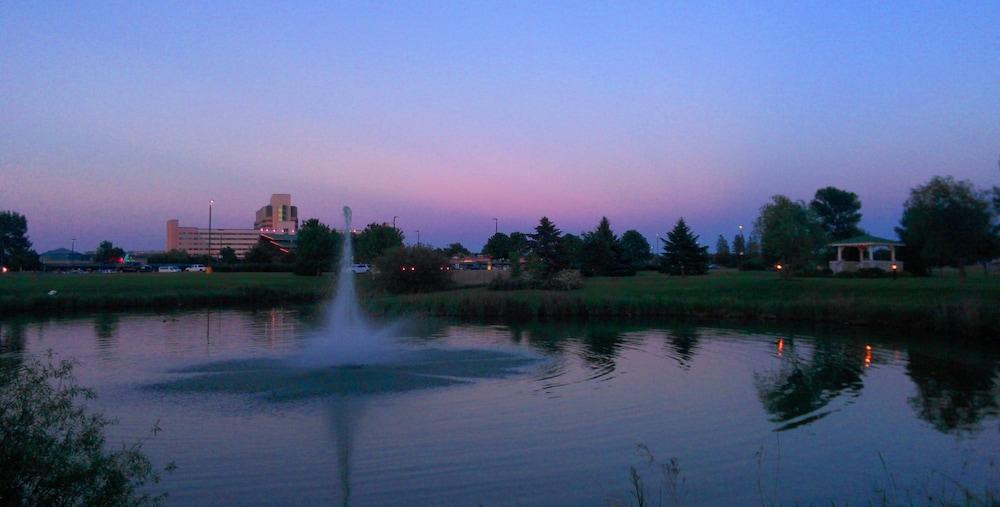 Grand Hinckley Inn photo 34