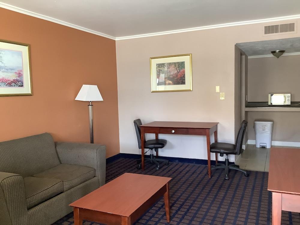 Silver Spur Vintage Inn & Suites photo 3