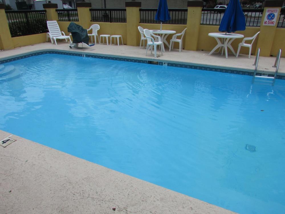 Days Inn & Suites by Wyndham Fort Valley photo 22