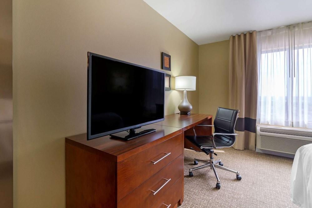 Comfort Inn & Suites Mandan - Bismarck photo 9