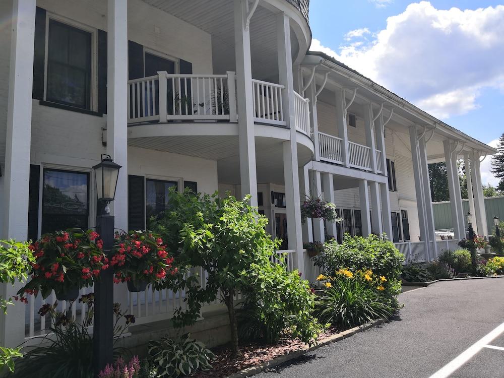 Historic Hotel Broadalbin photo 1