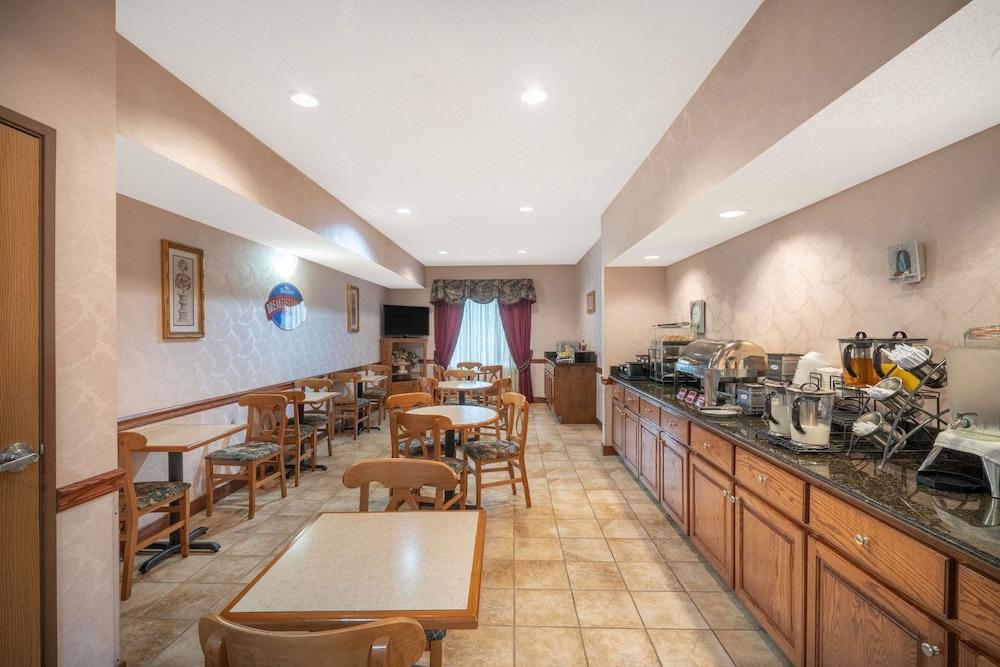 Baymont by Wyndham Albany photo 14