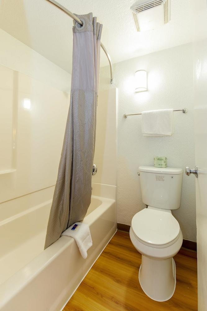 Motel 6 Hayward, CA – Silicon Valley Gateway photo 19