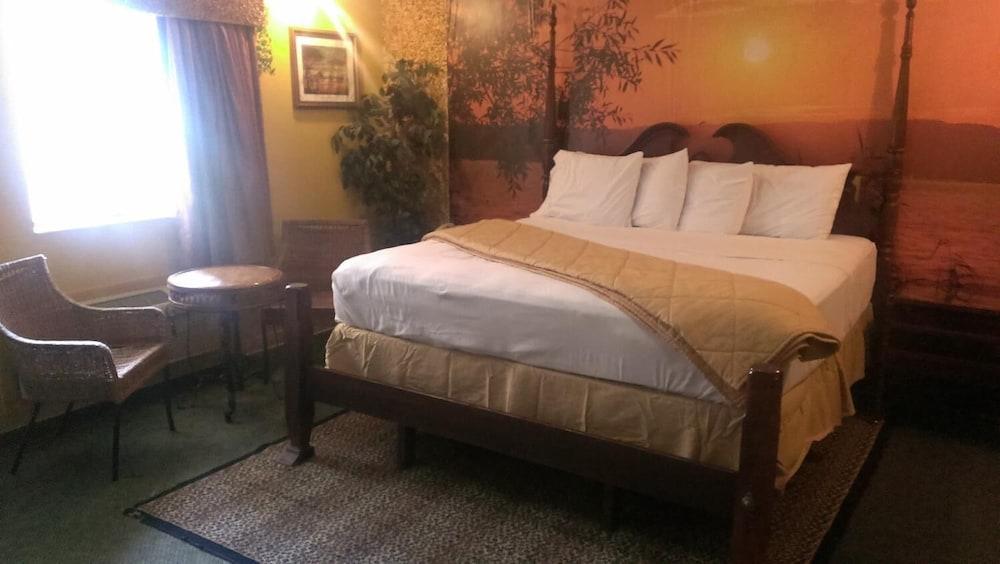 Naugatuck Motor Lodge photo 18