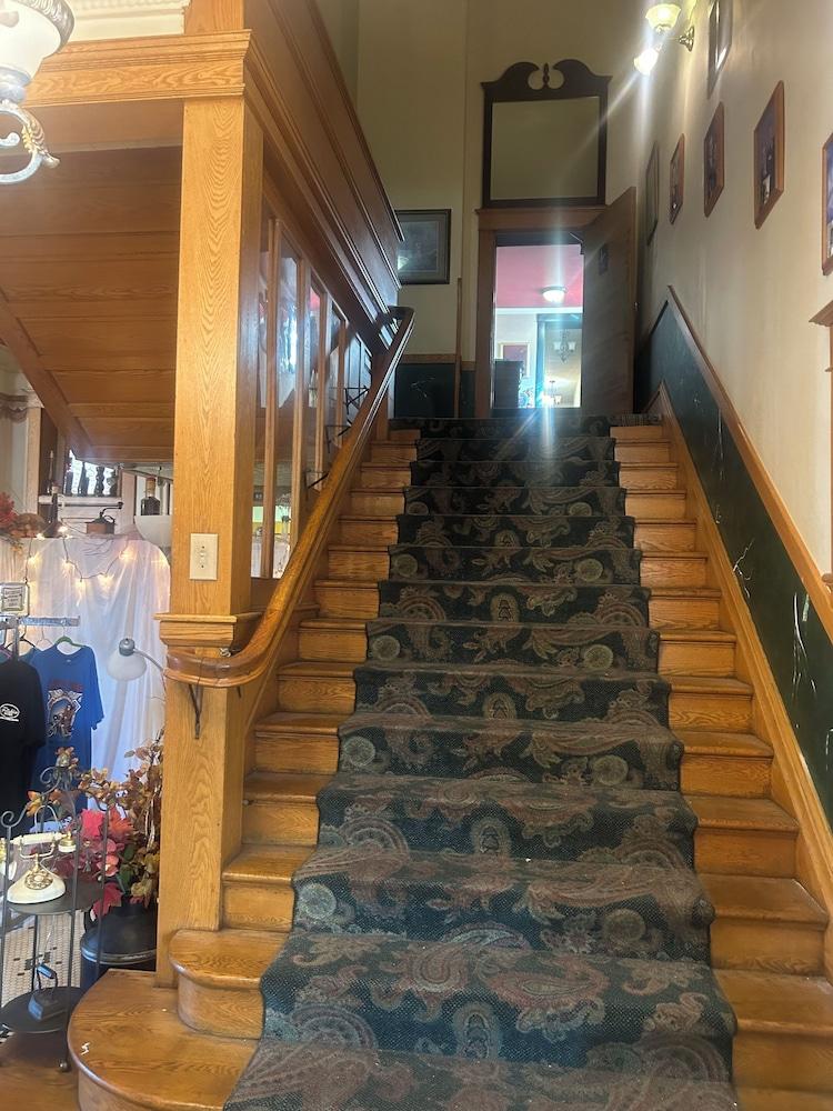 The Franklin hotel  and restaurant photo 2