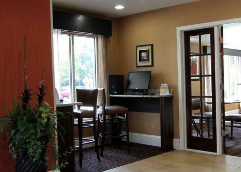 Quality Inn & Suites Greenville near downtown photo 14