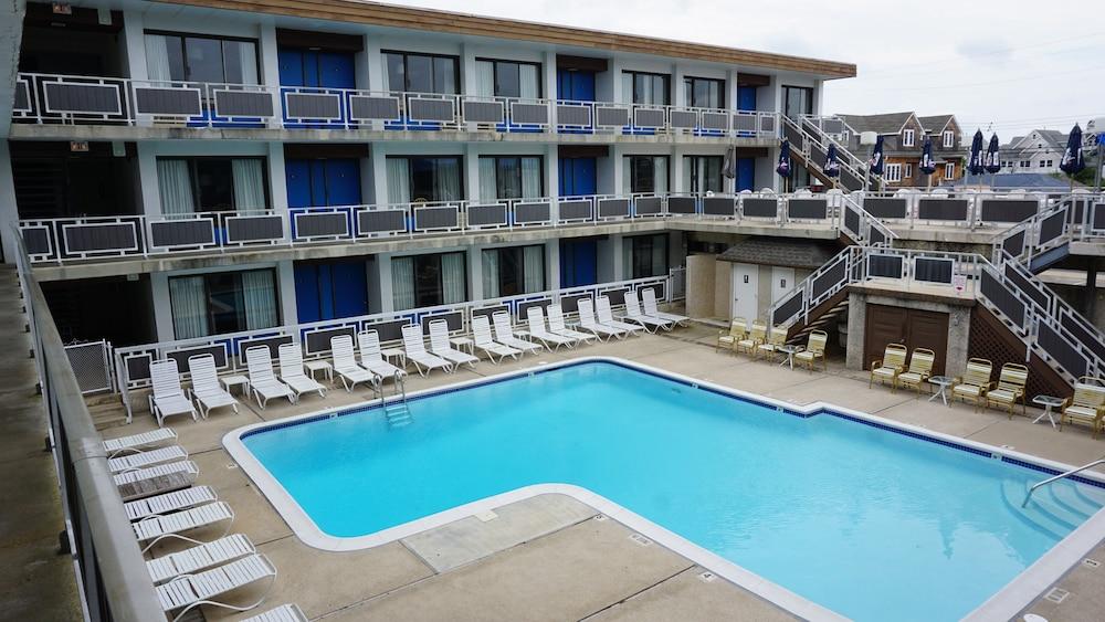 Windjammer Motor Inn photo 15
