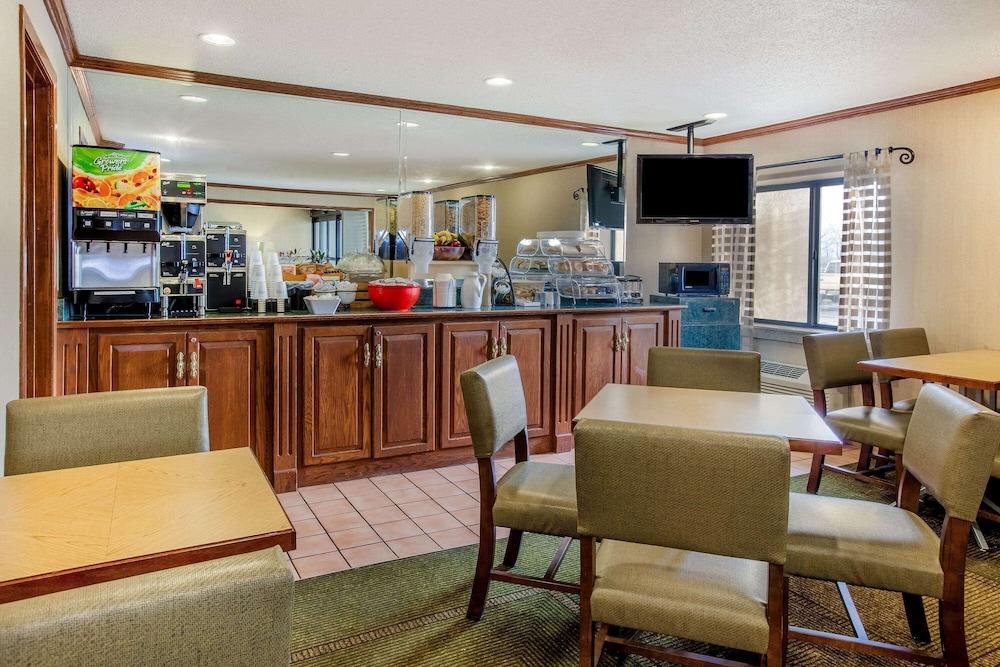 La Quinta Inn by Wyndham Detroit Southgate photo 43