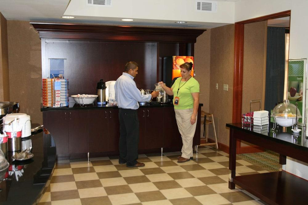 Hampton Inn Las Vegas North Speedway photo 24