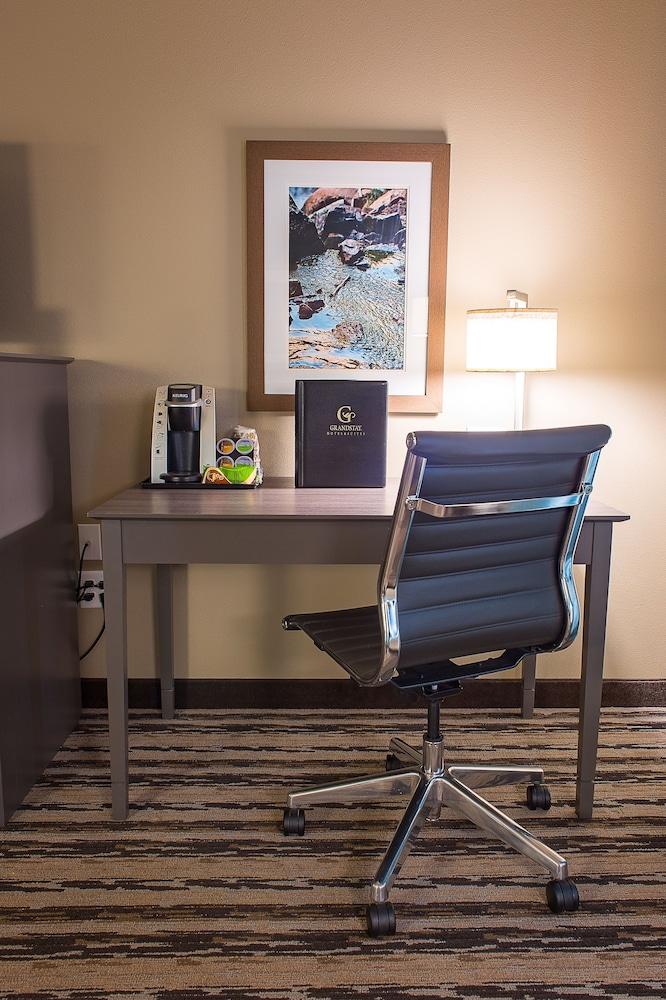 GrandStay Hotel and Suites photo 22