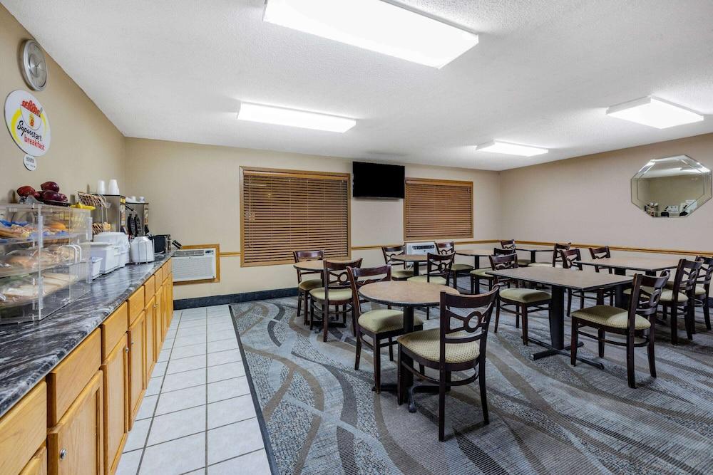 Super 8 by Wyndham Valentine NE photo 47