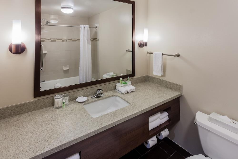 Holiday Inn Express & Suites Carpinteria by IHG photo 15