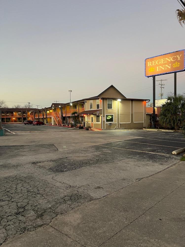 Regency Inn - Fort Sam Houston photo 28