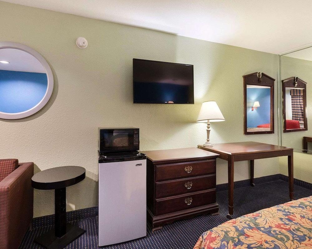 Rodeway Inn South Houston photo 19