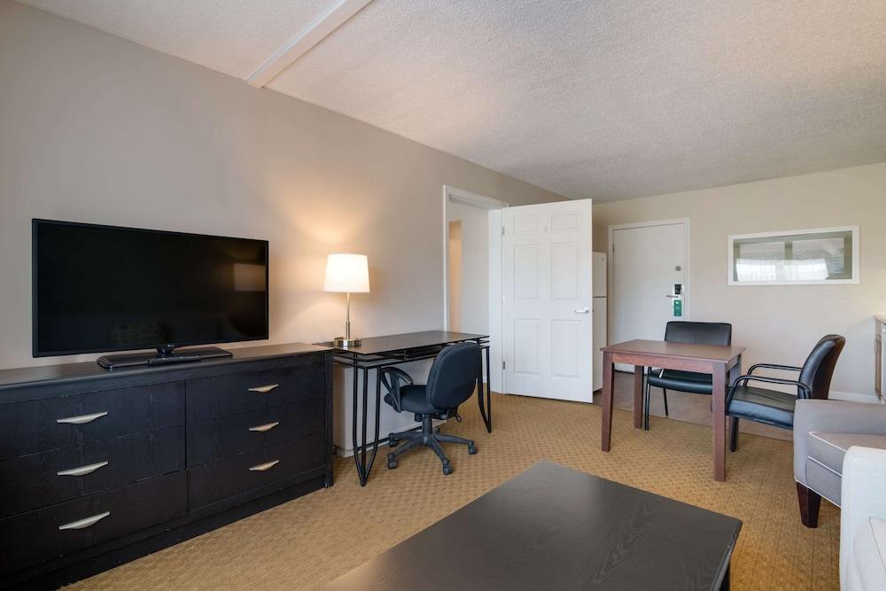 Quality Inn & Suites Auburn I-95 photo 34