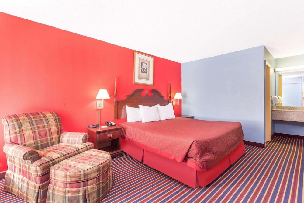 Days Inn by Wyndham Albany photo 4