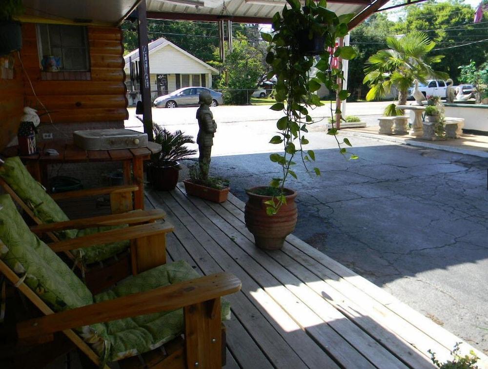 Little Shamrock Motel photo 8
