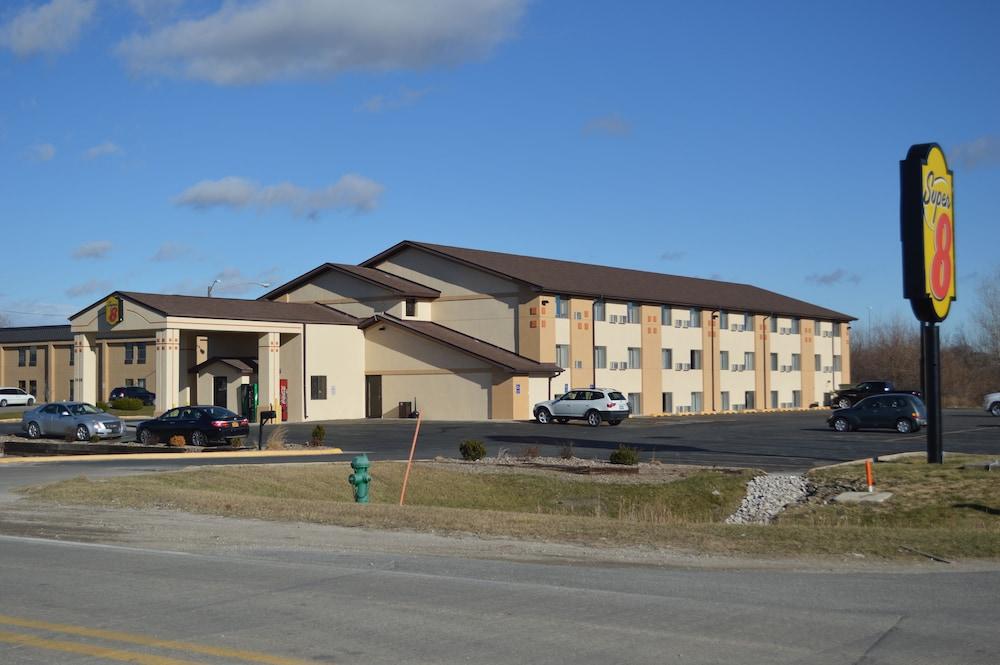 Red Roof Inn Ames photo 22