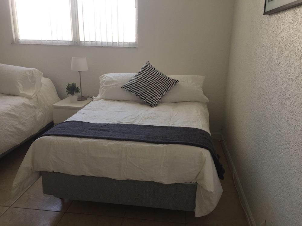 Beach Apartments Hollywood photo 2
