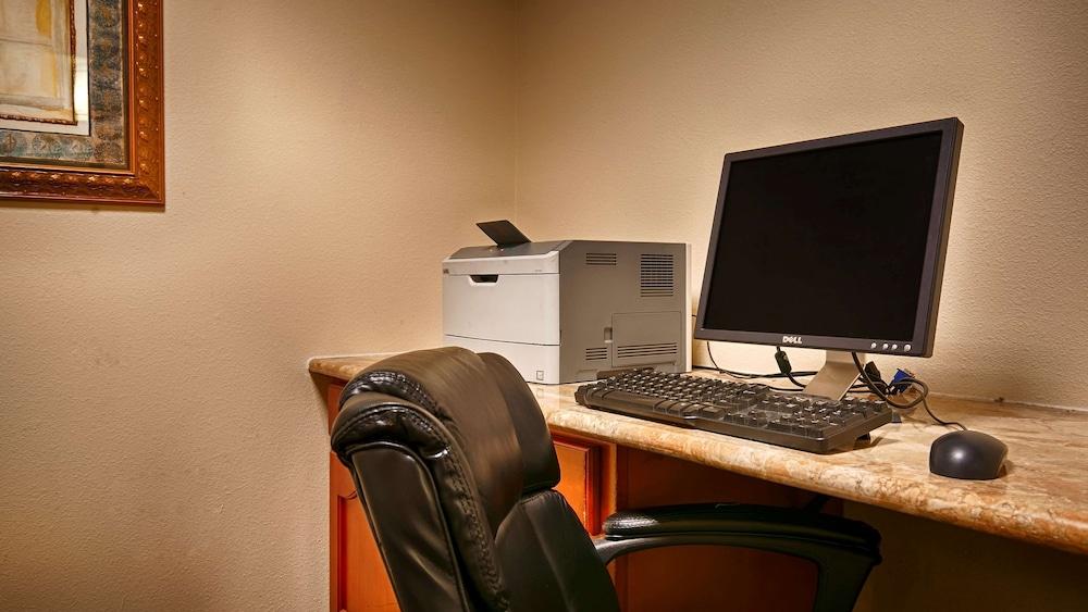 Best Western Plus Bass Hotel & Suites photo 31