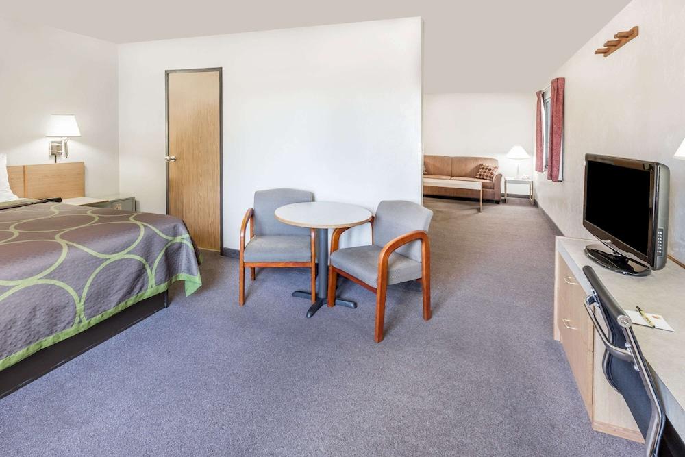 Super 8 by Wyndham Bend photo 28