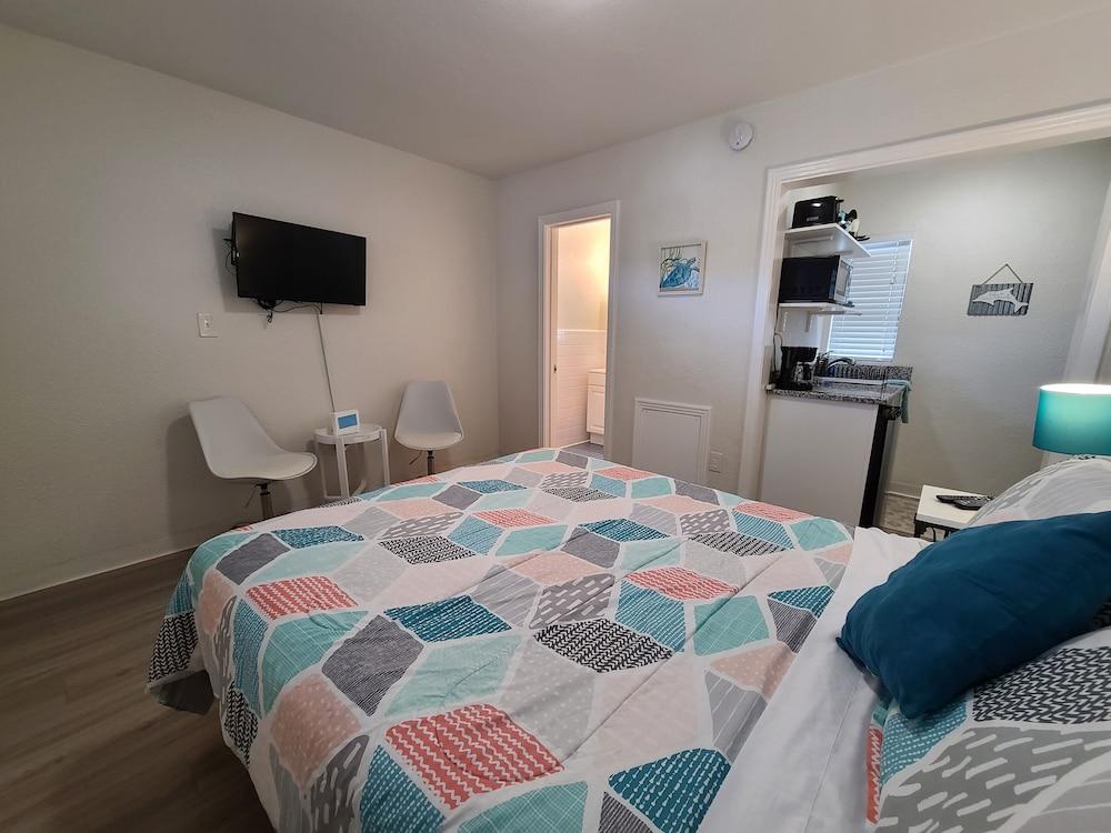 Sun Island Motel photo 23