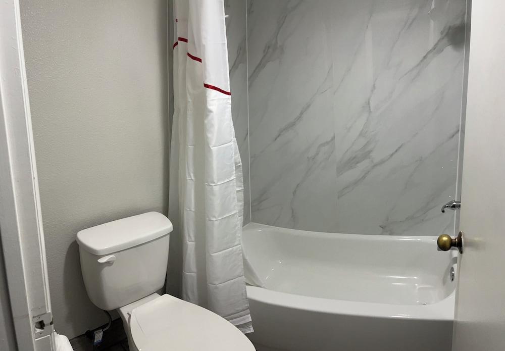 Red Roof Inn Rockingham photo 27