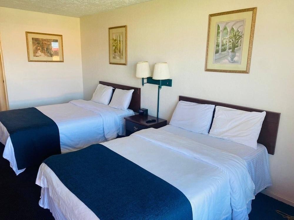 Travel Plaza Motel photo 2