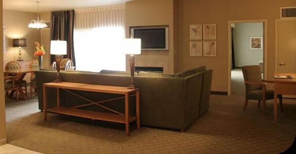 The Platinum Hotel photo 25