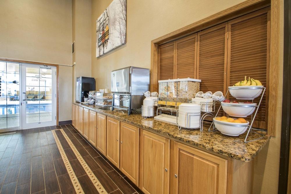 Comfort Suites Wisconsin Dells Area photo 69