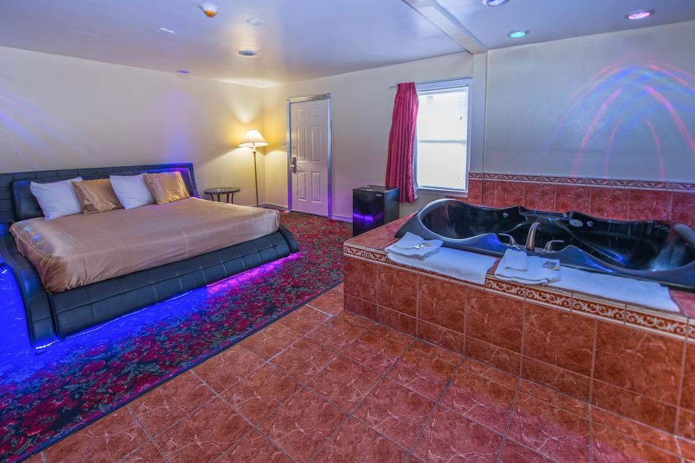 Presidential Inn & Suites photo 18