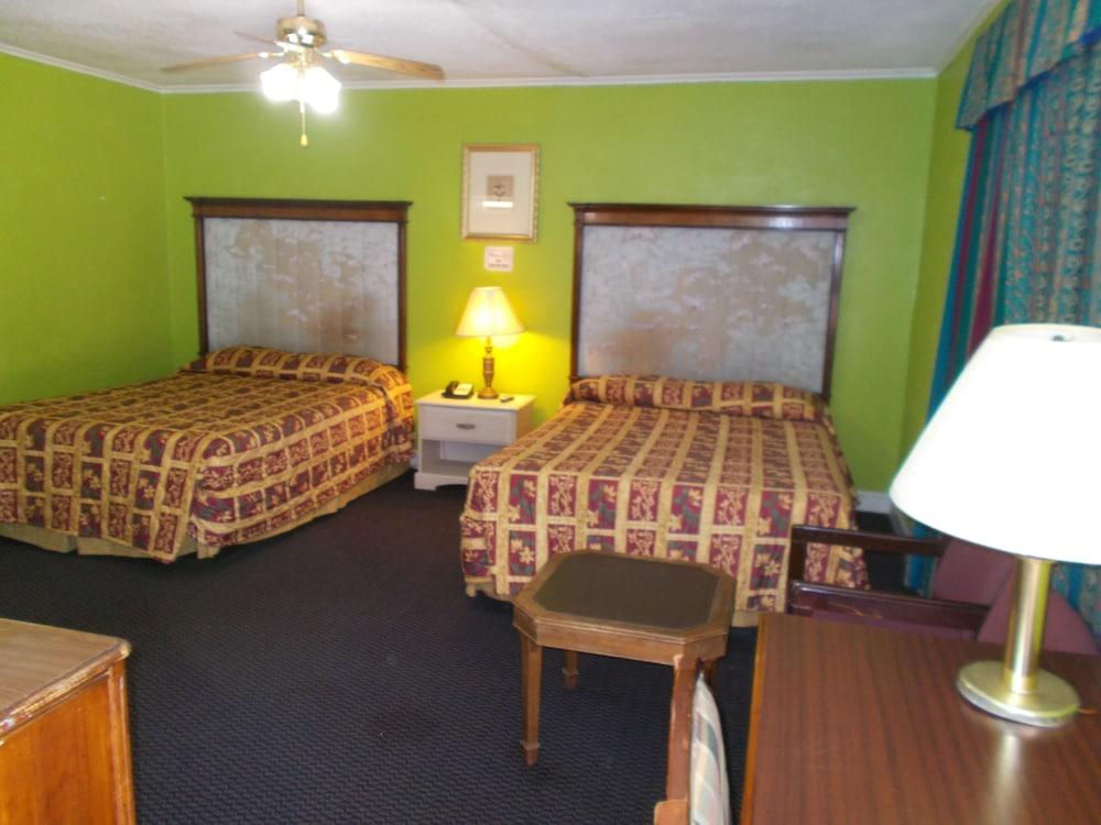 Hillside Motel photo 29