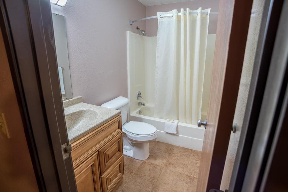 Prime Rate Inn photo 22