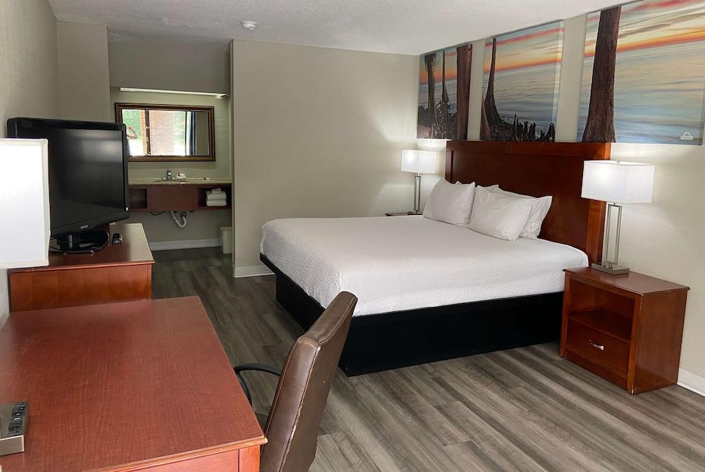 Days Inn by Wyndham Ozark photo 14