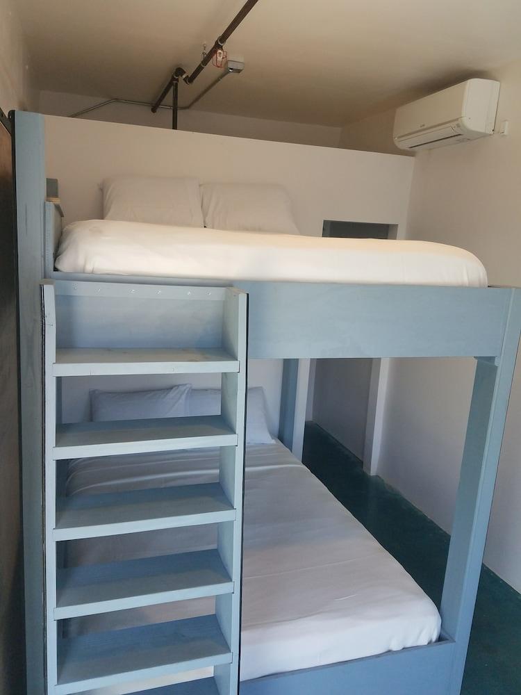 House of Trestles - Hostel photo 15