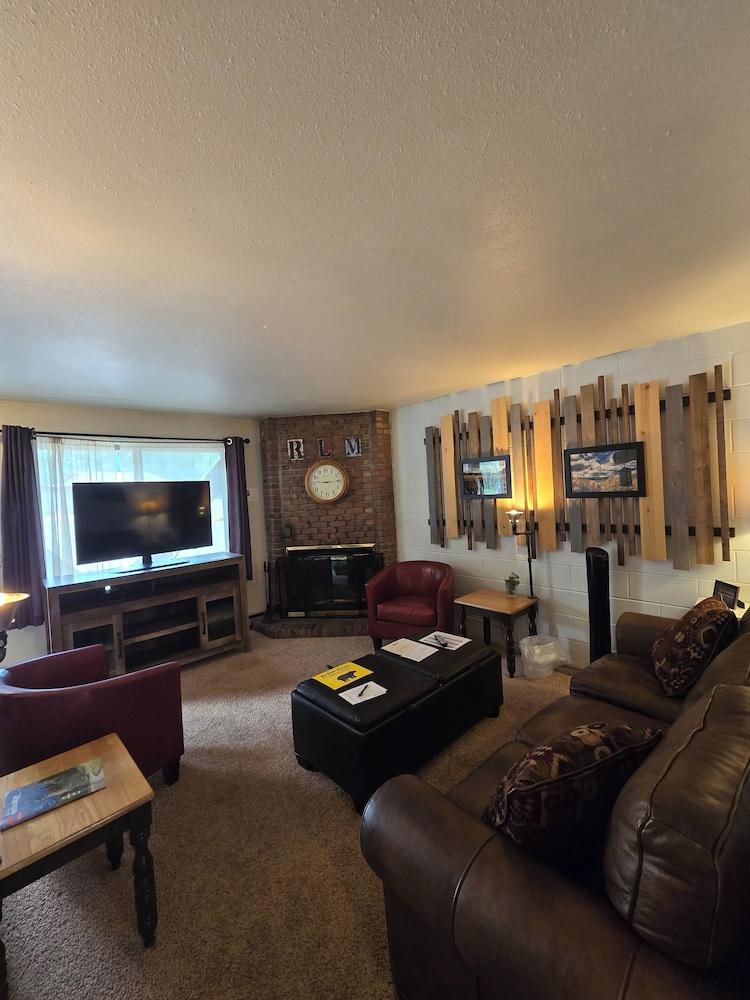 Chateau Rouge Condominiums photo 36