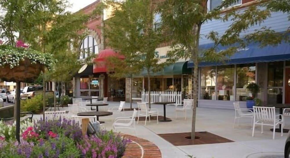 Mountain Inn & Suites photo 11