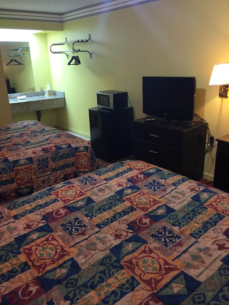 Lexington Inn photo 7