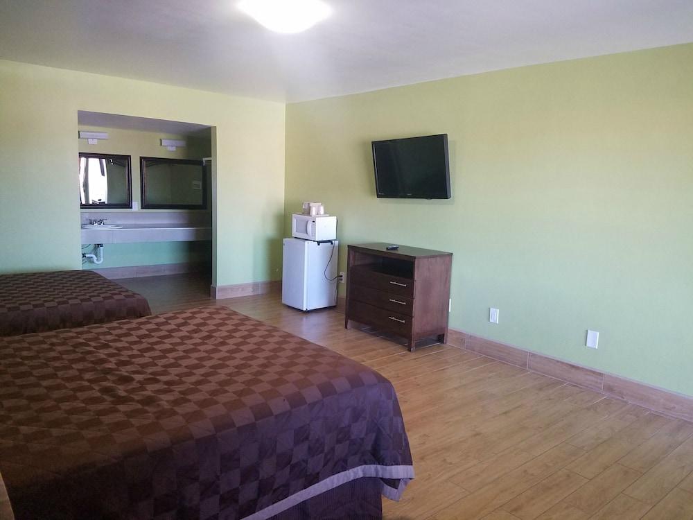 Frontier Motel photo 6