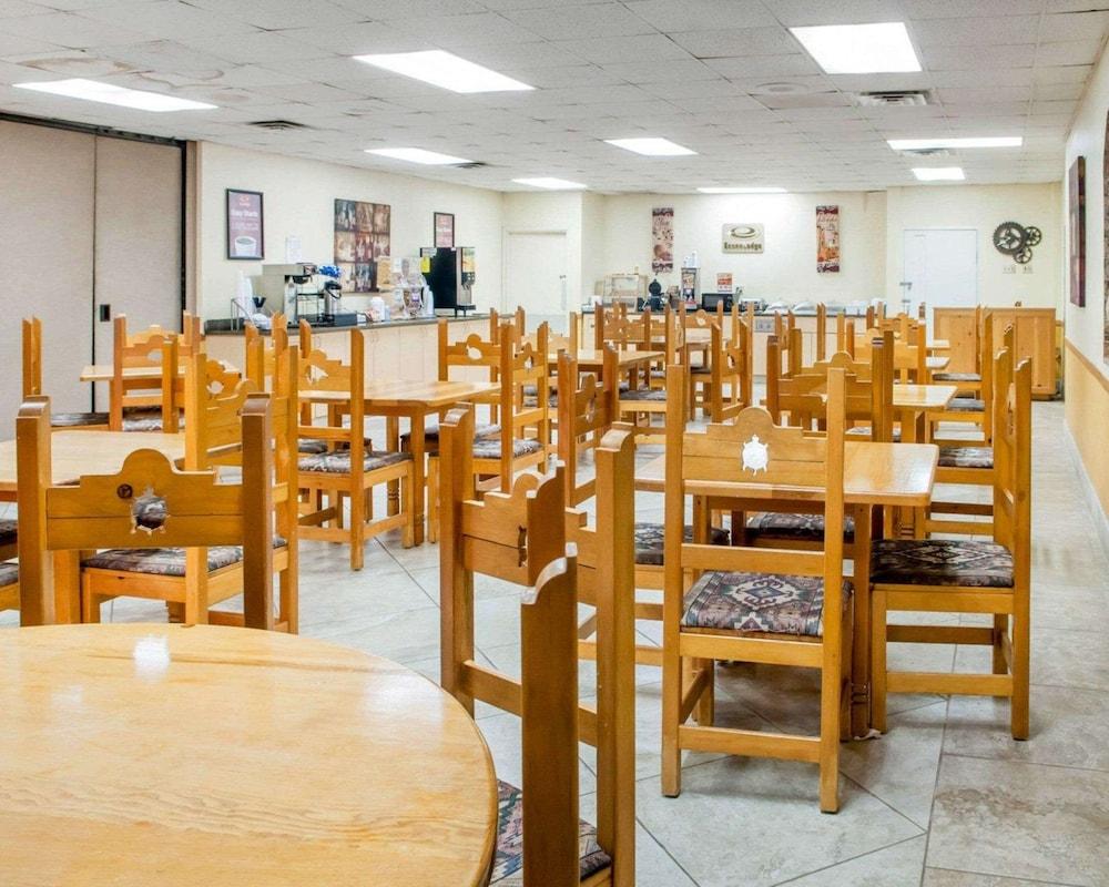 Econo Lodge Carlsbad Caverns Area photo 12