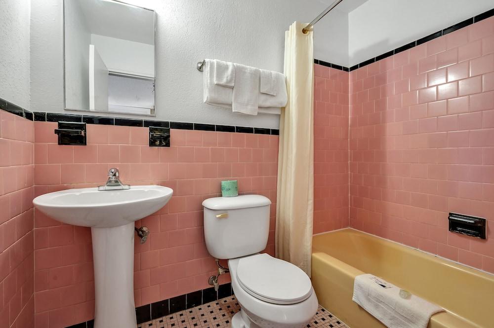 Travelers Inn photo 4