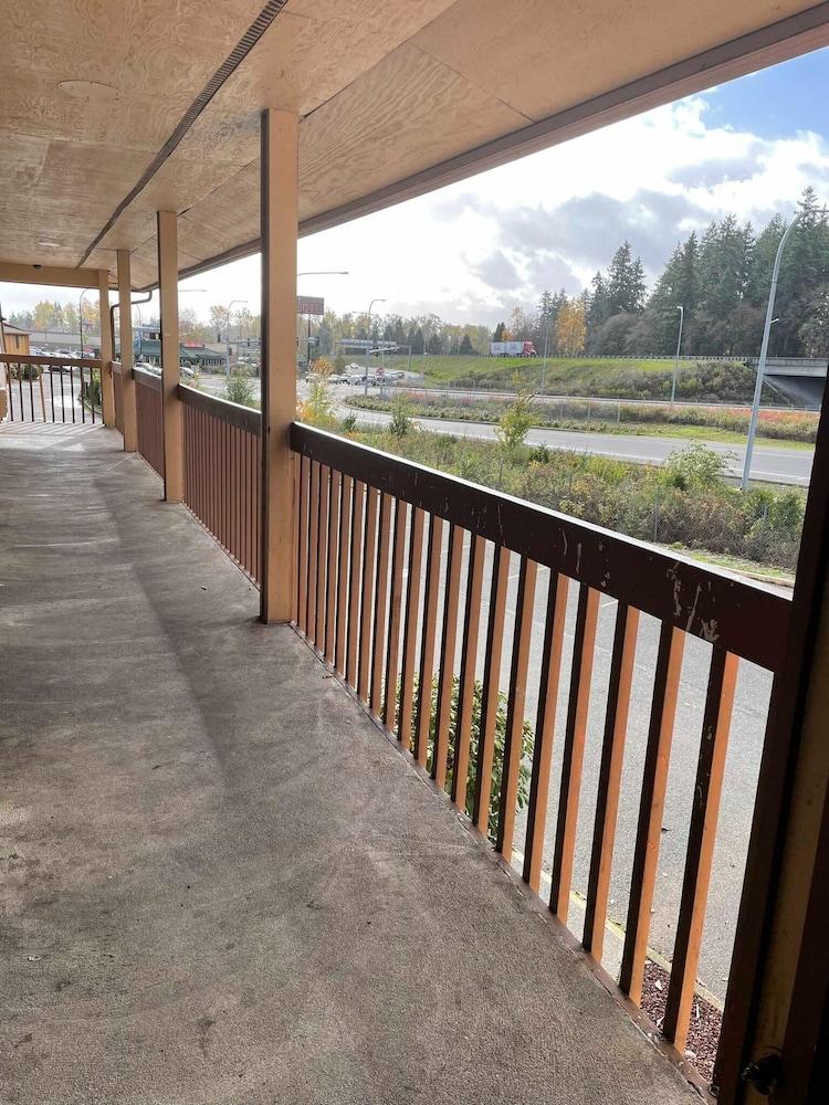 Centralia Inn photo 17