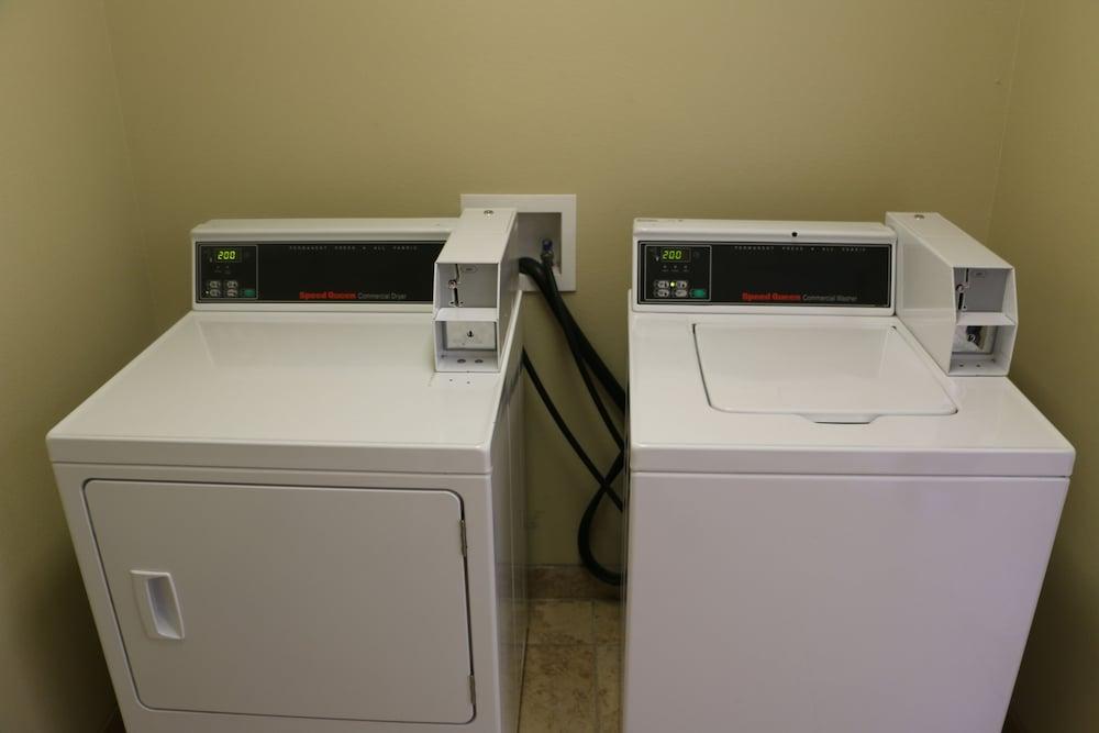 Days Inn by Wyndham Baton Rouge/I-10 photo 41