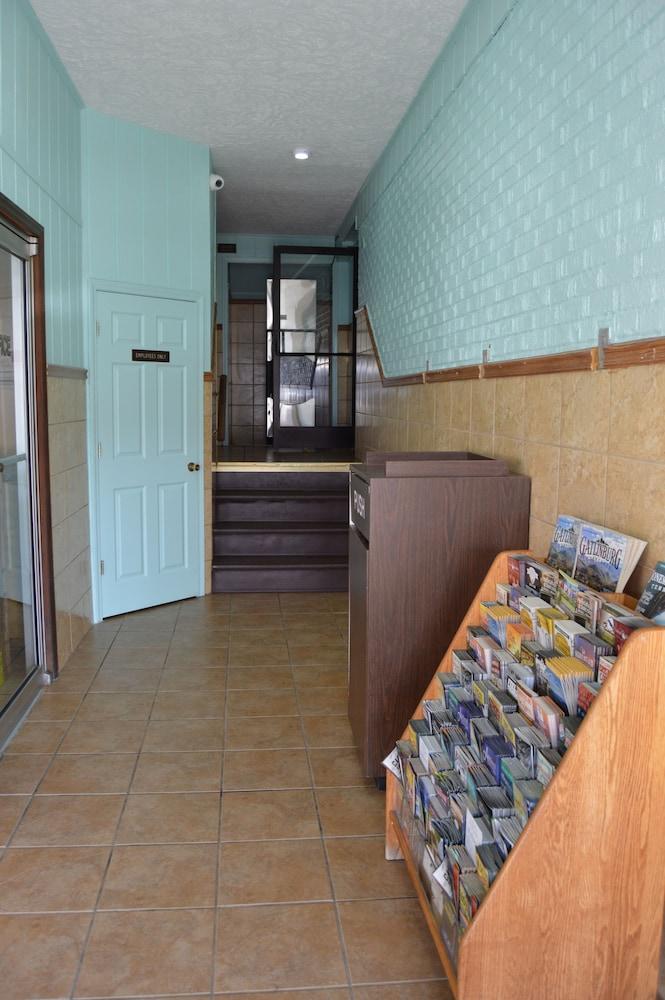 Budget Inn of Claypool Hill photo 2