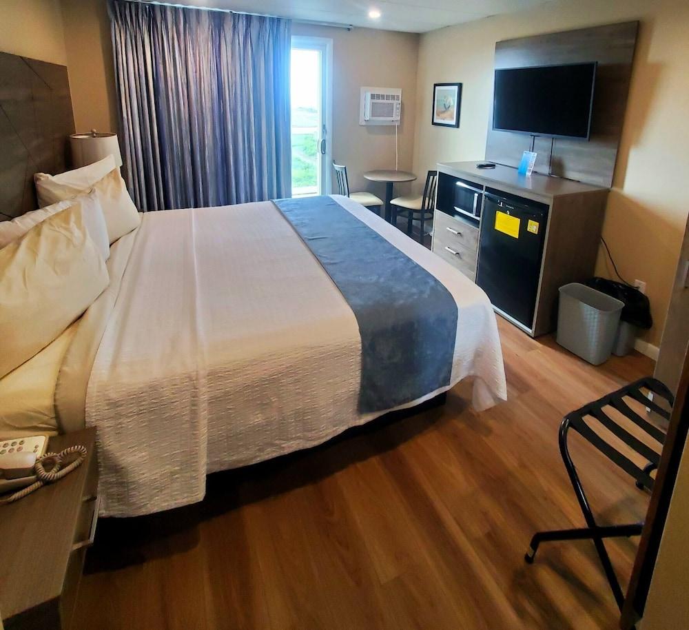 Water's Edge Ocean Resort photo 32