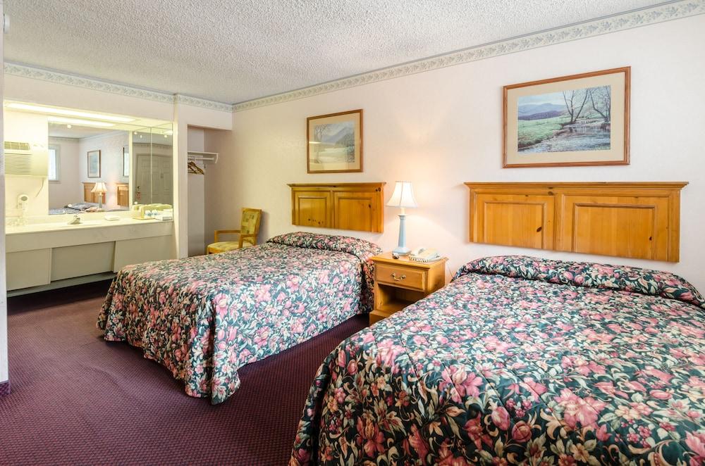 Highland Hills Motel and Cabins – A Master Hosts Resort photo 3
