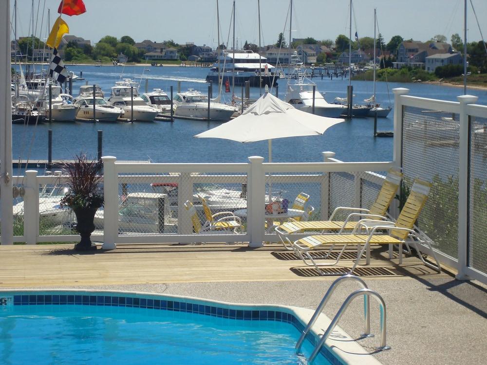 Anchor In Distinctive Waterfront Lodging photo 2
