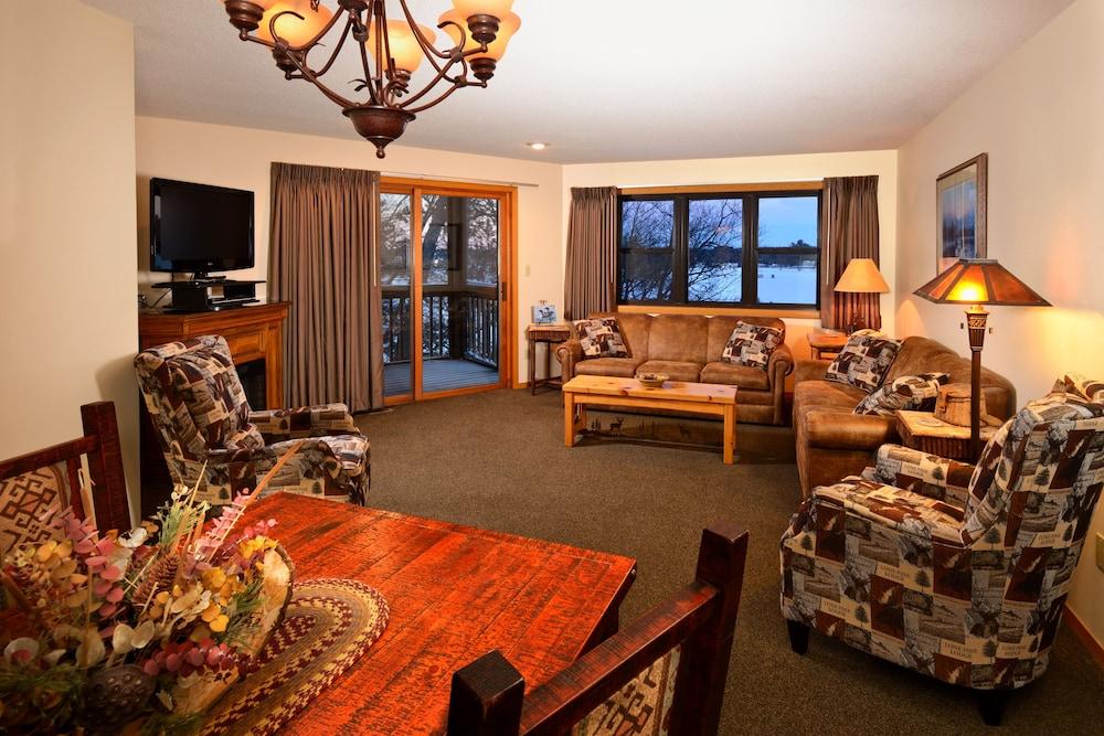 The Pointe Hotel and Suites photo 28