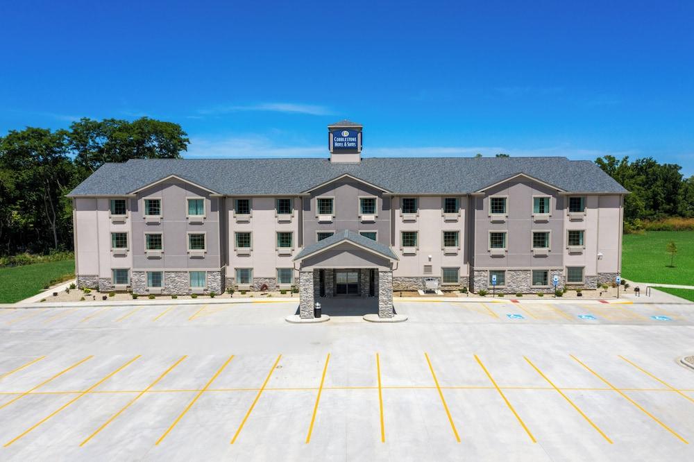 Cobblestone Hotel & Suites-Bellefontaine photo 1