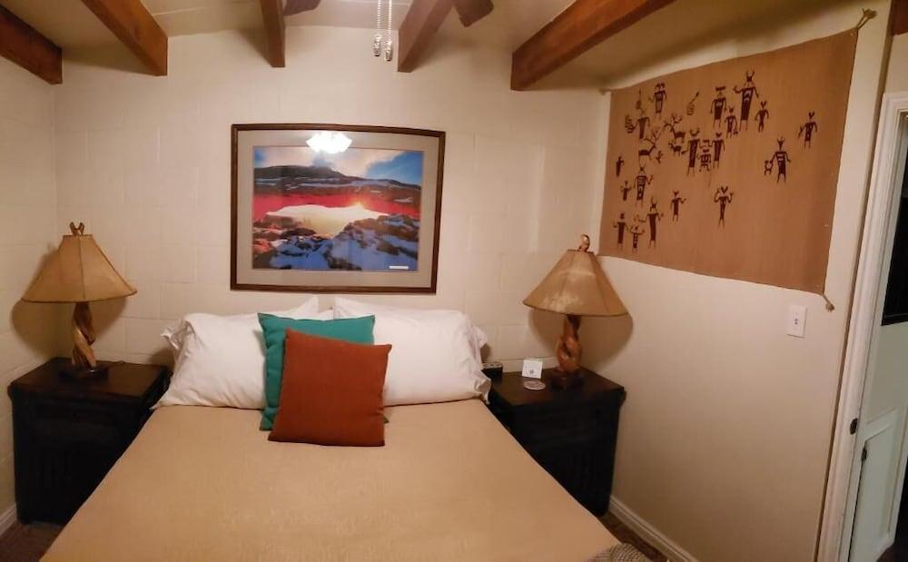 Stone Lizard Lodging photo 3